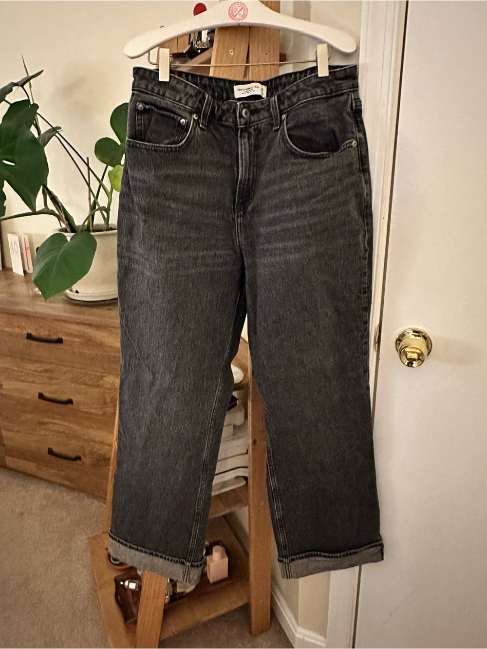 Abercrombie & Fitch Black High-Rise 90s Relaxed Straight Jeans 30S curve love